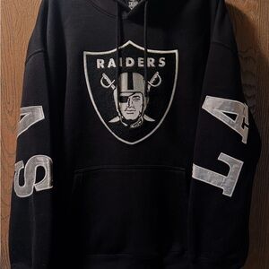 Las Vegas Raiders BlPullovHoodie with Shield Logo. Size M